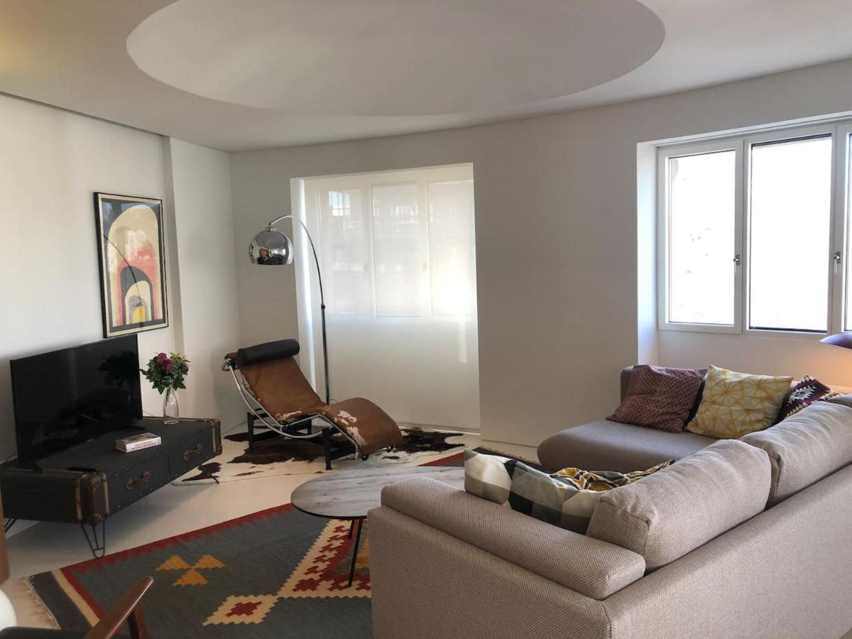 Architectural Poetry In An Unique 3bdrs View Flat Apartment Lissabon